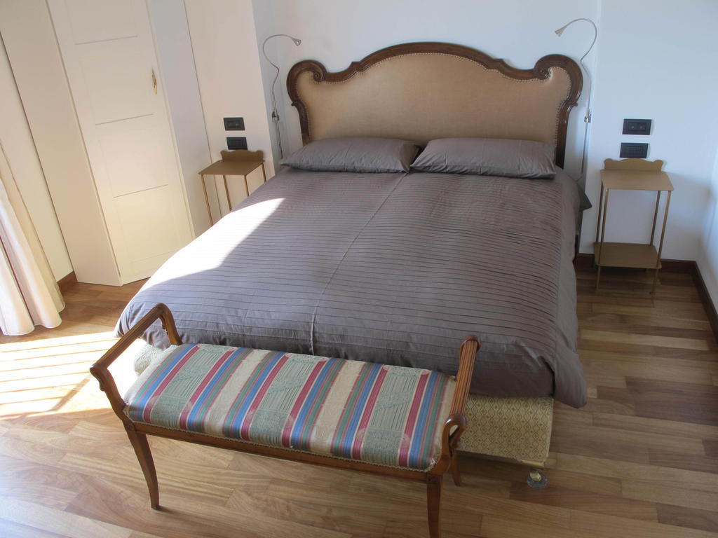 Villa Emilia Castronno Chambre photo