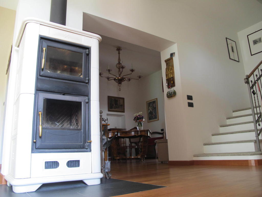 Villa Emilia Castronno Extérieur photo