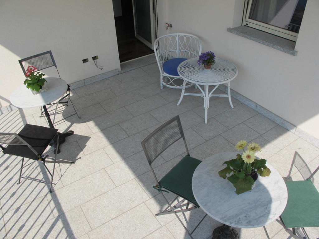 Villa Emilia Castronno Extérieur photo